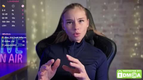 Snapshot of roxxxie_reid chatting on November 10, 2025, 10:20 pm Roxieex ABBY online show from November 10, 2025, 10:20 pm