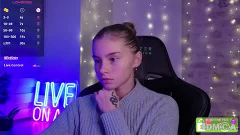 Snapshot of roxxxie_reid chatting on December 4, 2025, 7:33 pm Roxieex ABBY online show from December 4, 2025, 7:33 pm