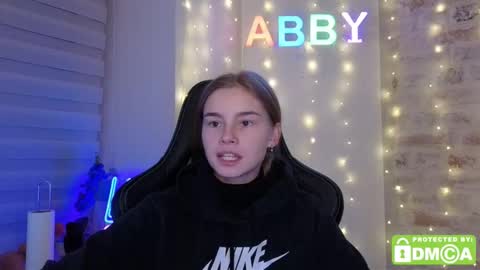 Snapshot of roxxxie_reid chatting on December 18, 2025, 8:59 pm Roxieex ABBY online show from December 18, 2025, 8:59 pm