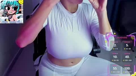 Snapshot of roxy_clark chatting on September 30, 2025, 8:19 am Annah  online show from September 30, 2025, 8:19 am