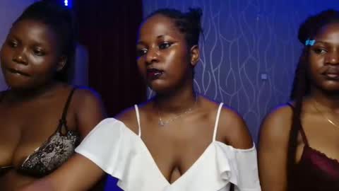 Roxy online show from November 8, 2025, 3:34 pm