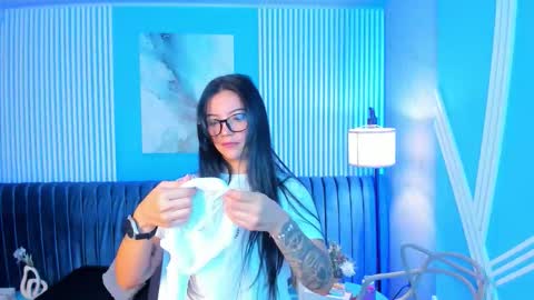 Snapshot of roxy_hell chatting on November 27, 2025, 12:07 pm Roxy hell online show from November 27, 2025, 12:07 pm