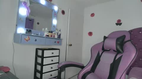 Snapshot of roxy_lu_07 chatting on April 14, 2026, 2:28 am Roxy online show from April 14, 2026, 2:28 am