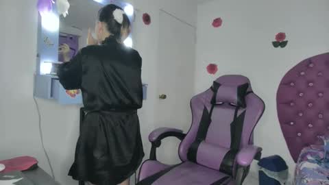 Snapshot of roxy_lu_07 chatting on April 29, 2026, 2:15 am Roxy online show from April 29, 2026, 2:15 am