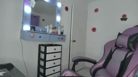 Snapshot of roxy_lu_07 chatting on May 2, 2026, 3:00 am Roxy online show from May 2, 2026, 3:00 am