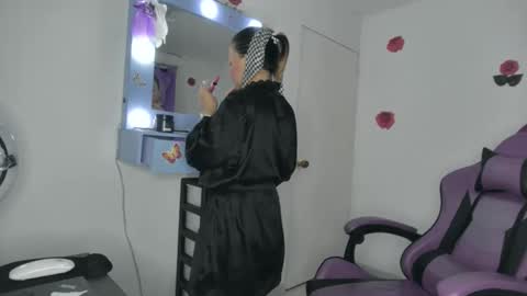 Snapshot of roxy_lu_07 chatting on May 5, 2026, 1:57 am Roxy online show from May 5, 2026, 1:57 am