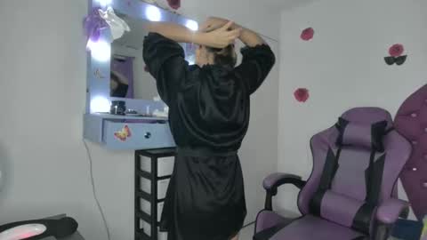 Snapshot of roxy_lu_07 chatting on May 11, 2026, 4:51 am Roxy online show from May 11, 2026, 4:51 am