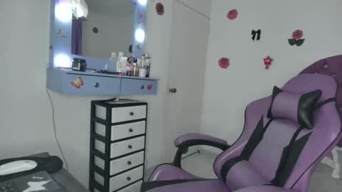 Roxy online show from June 4, 2026, 3:34 am