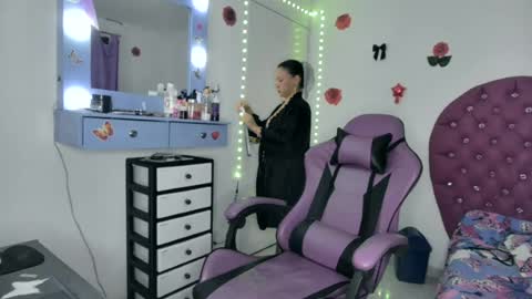 Roxy online show from June 16, 2026, 1:52 am