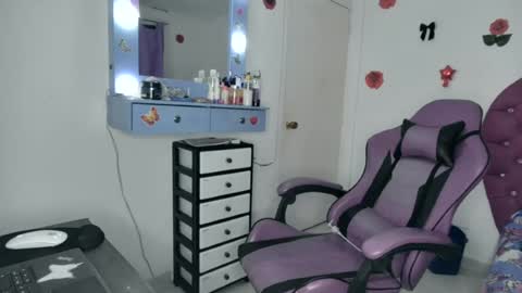 Roxy online show from June 22, 2026, 1:51 am