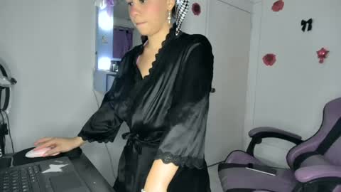 Roxy online show from June 24, 2026, 1:48 am
