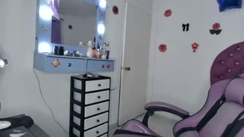 Roxy online show from August 4, 2026, 1:53 am