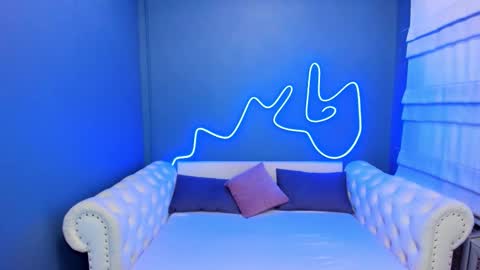 Roxy online show from September 19, 2025, 1:51 am