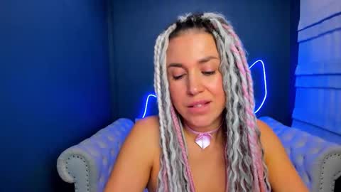 Roxy online show from November 28, 2025, 4:15 am