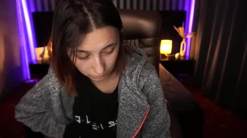 Snapshot of roxy_rayy chatting on December 6, 2024, 5:09 am roxy_rayy online show from December 6, 2024, 5:09 am