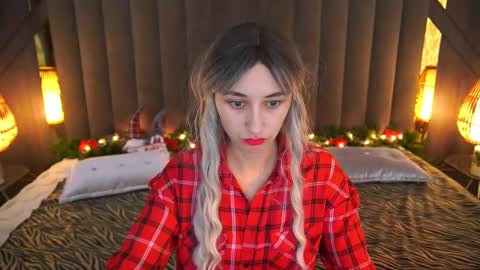 Snapshot of roxy_rayy chatting on December 29, 2024, 5:44 pm roxy_rayy online show from December 29, 2024, 5:44 pm