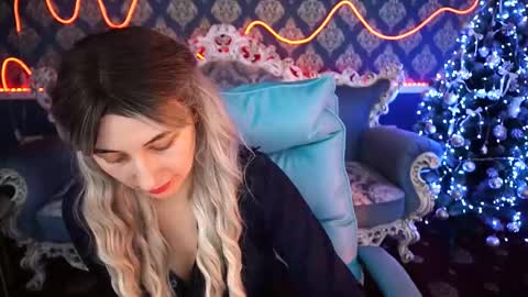 Snapshot of roxy_rayy chatting on January 15, 2025, 11:00 am roxy_rayy online show from January 15, 2025, 11:00 am