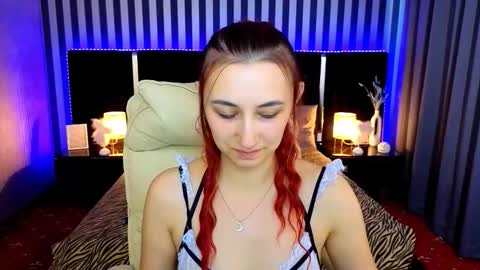 Snapshot of roxy_rayy chatting on October 15, 2025, 1:11 pm roxy_rayy online show from October 15, 2025, 1:11 pm