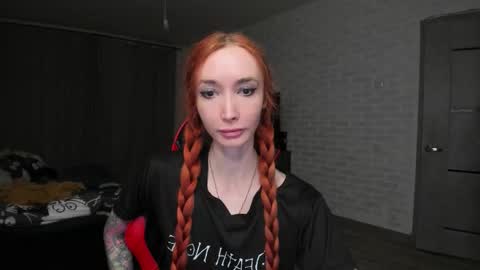 Snapshot of roxy_silver chatting on October 14, 2025, 4:19 pm Roxy online show from October 14, 2025, 4:19 pm