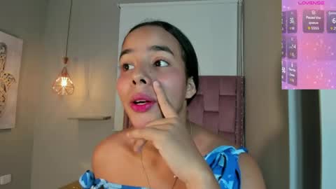 roxy_stone1 online show from April 24, 2026, 5:26 pm