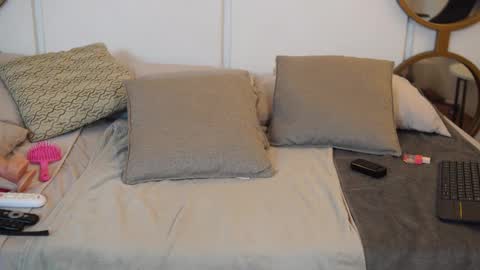 Snapshot of roxy_vega chatting on October 24, 2025, 8:38 pm Roxy online show from October 24, 2025, 8:38 pm