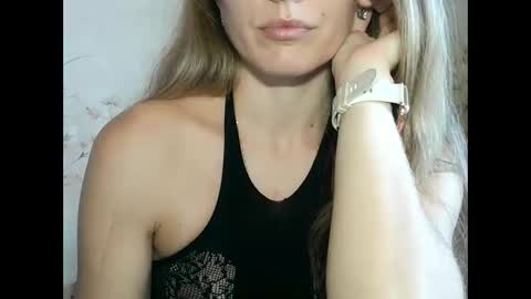 roxyfox18x01 online show from October 20, 2025, 6:58 am