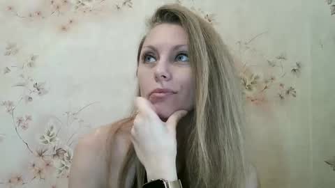 Snapshot of roxyfox18x01 chatting on February 12, 2026, 7:58 am roxyfox18x01 online show from February 12, 2026, 7:58 am