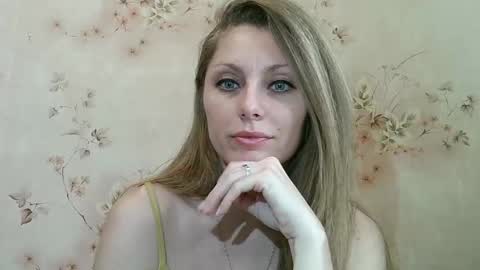 Snapshot of roxyfox18x01 chatting on February 15, 2026, 8:57 am roxyfox18x01 online show from February 15, 2026, 8:57 am