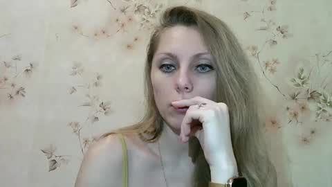 Snapshot of roxyfox18x01 chatting on February 17, 2026, 1:29 pm roxyfox18x01 online show from February 17, 2026, 1:29 pm