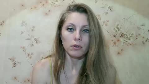 Snapshot of roxyfox18x01 chatting on February 24, 2026, 2:15 pm roxyfox18x01 online show from February 24, 2026, 2:15 pm