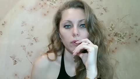 Snapshot of roxyfox18x01 chatting on February 26, 2026, 7:29 am roxyfox18x01 online show from February 26, 2026, 7:29 am