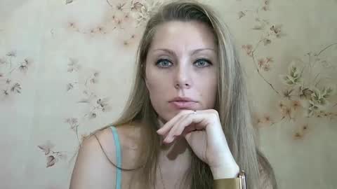 Snapshot of roxyfox18x01 chatting on March 1, 2026, 11:01 am roxyfox18x01 online show from March 1, 2026, 11:01 am