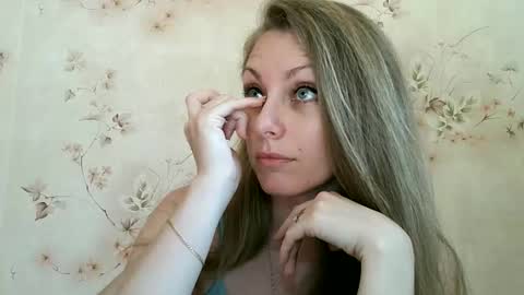 roxyfox18x01 online show from June 6, 2026, 2:11 pm