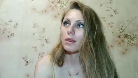 roxyfox18x01 online show from June 11, 2026, 7:34 pm