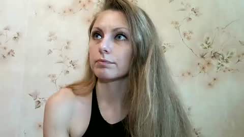 roxyfox18x01 online show from June 12, 2026, 7:51 am