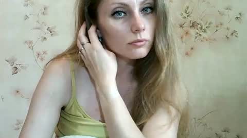 roxyfox18x01 online show from June 13, 2026, 9:29 am