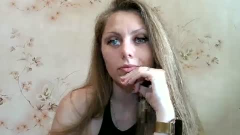 roxyfox18x01 online show from June 15, 2026, 7:21 am