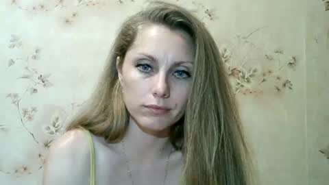 roxyfox18x01 online show from June 15, 2026, 8:00 pm