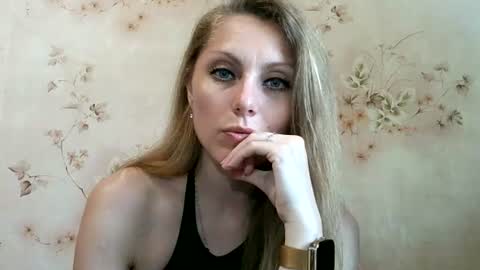 roxyfox18x01 online show from June 16, 2026, 8:06 am
