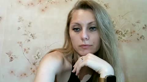 roxyfox18x01 online show from June 17, 2026, 7:22 am