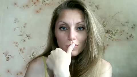 roxyfox18x01 online show from June 20, 2026, 9:23 am