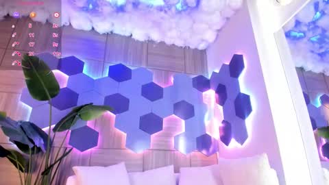    online show from November 2, 2025, 7:16 pm