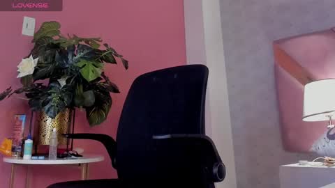 RoxyReignn online show from September 28, 2025, 1:49 pm