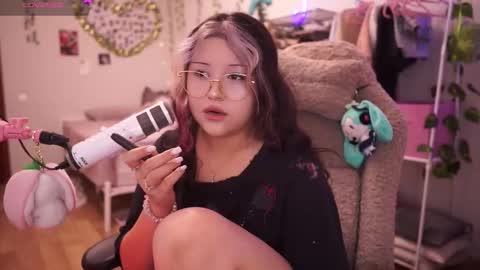 roxysuh online show from December 2, 2025, 7:47 am