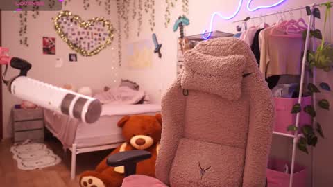 roxysuh online show from February 15, 2026, 7:51 am