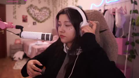 roxysuh online show from May 7, 2026, 10:31 am