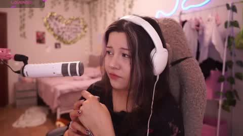 roxysuh online show from May 9, 2026, 8:08 am