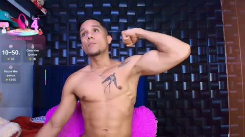 Snapshot of roy_barney chatting on October 30, 2025, 7:47 pm ANTONIO online show from October 30, 2025, 7:47 pm