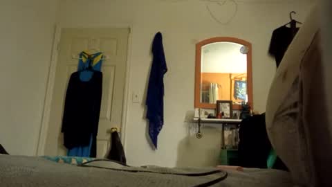 rraineonme online show from April 28, 2026, 9:36 am