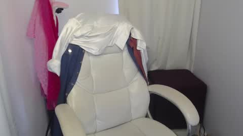 Snapshot of rubi_halliwey chatting on December 21, 2024, 8:10 pm Rubi online show from December 21, 2024, 8:10 pm